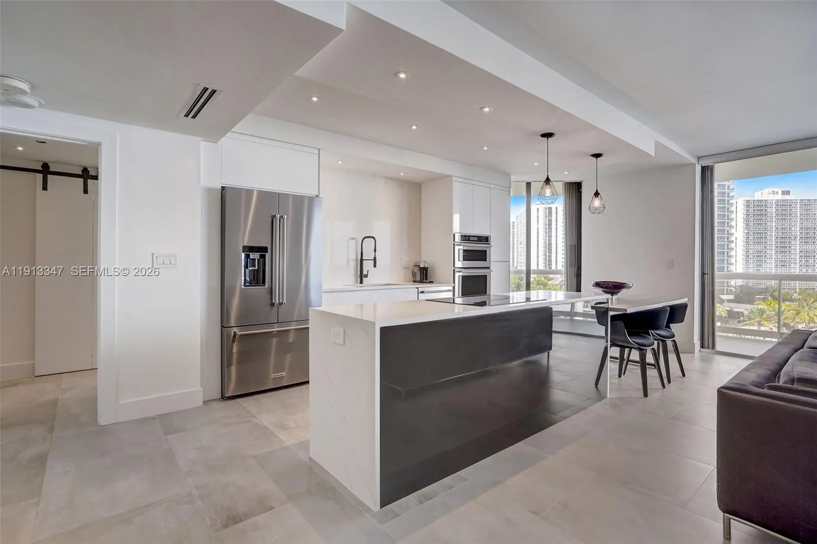 2 bedroom 2 bath for sale at 20191 E Country Club Dr # 802, Aventura FL 33180