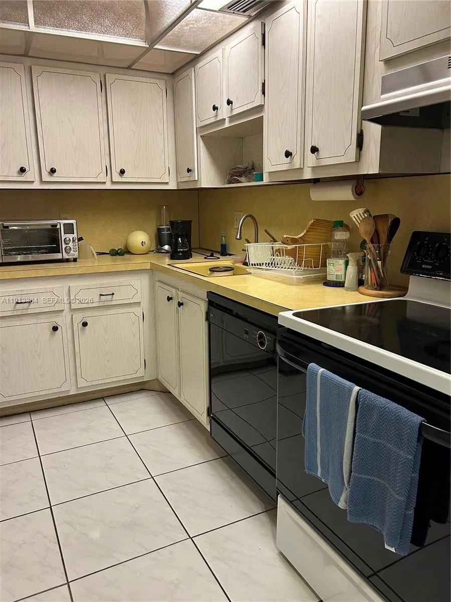 8120 SW 24th St # 206, North Lauderdale FL 33068