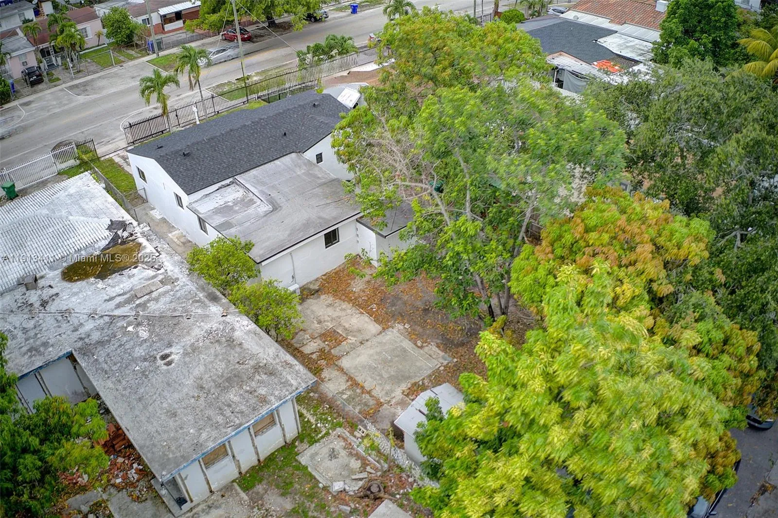 1426 NW 28th St, Miami FL 33142