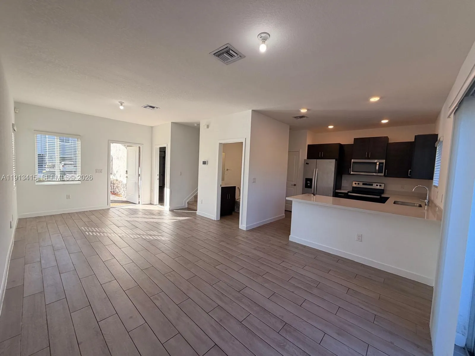 871 SE 16 CT, Miami FL 33034