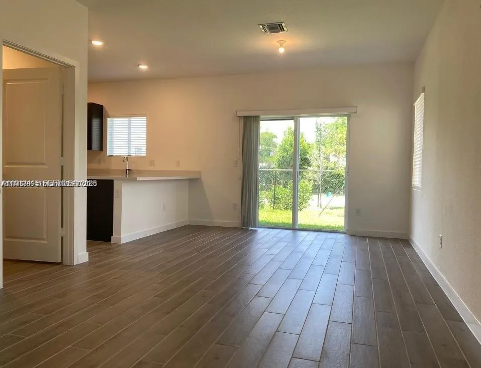 871 SE 16 CT, Miami FL 33034