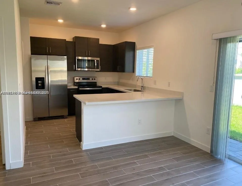 871 SE 16 CT, Miami FL 33034