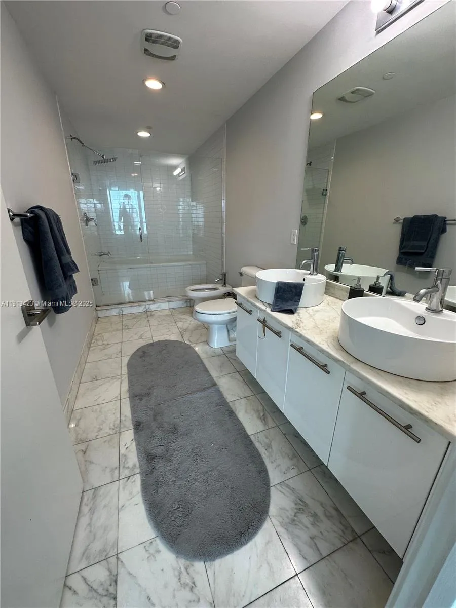 888 Biscayne Blvd # 4302, Miami FL 33132