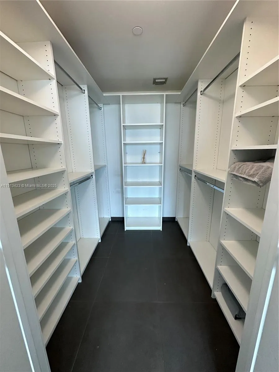 888 Biscayne Blvd # 4302, Miami FL 33132