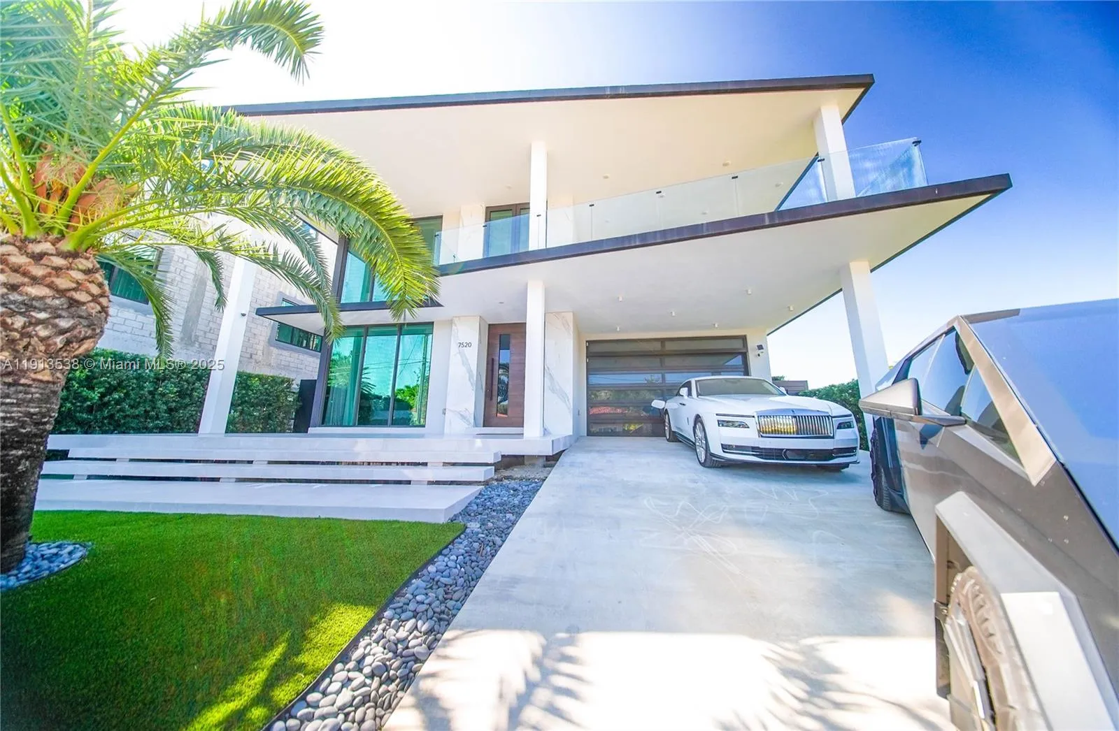 6 bedroom 6 bath for sale at 7520 W Treasure Dr, North Bay Village FL 33141