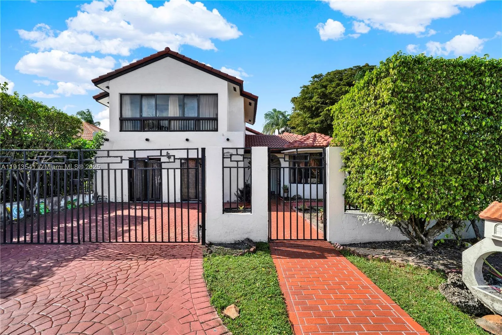 5 bedroom 4 bath for sale at 10720 SW 117th Ct, Miami FL 33186