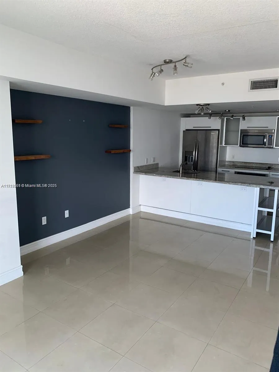 1 bedroom 1 bath for sale at 185 SW 7th St # 2505, Miami FL 33130