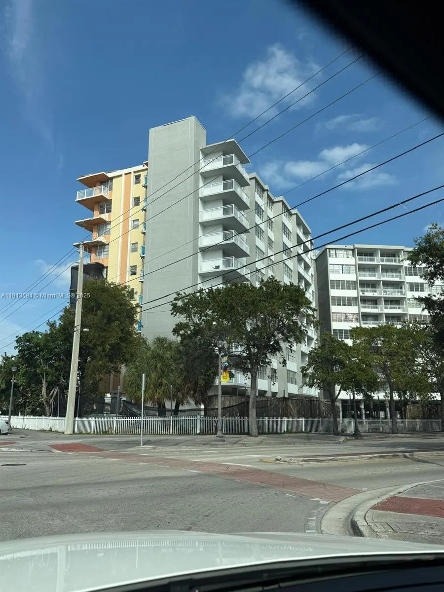 2025 NE 164th St # 406, North Miami Beach FL 33162
