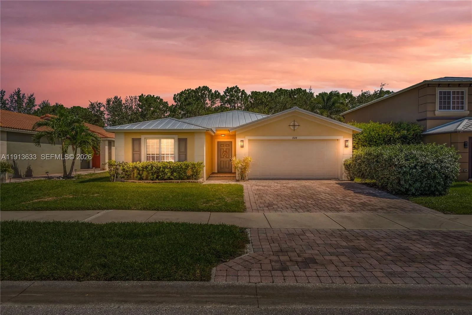 1924 SW Jamesport Dr, Port St. Lucie FL 34953