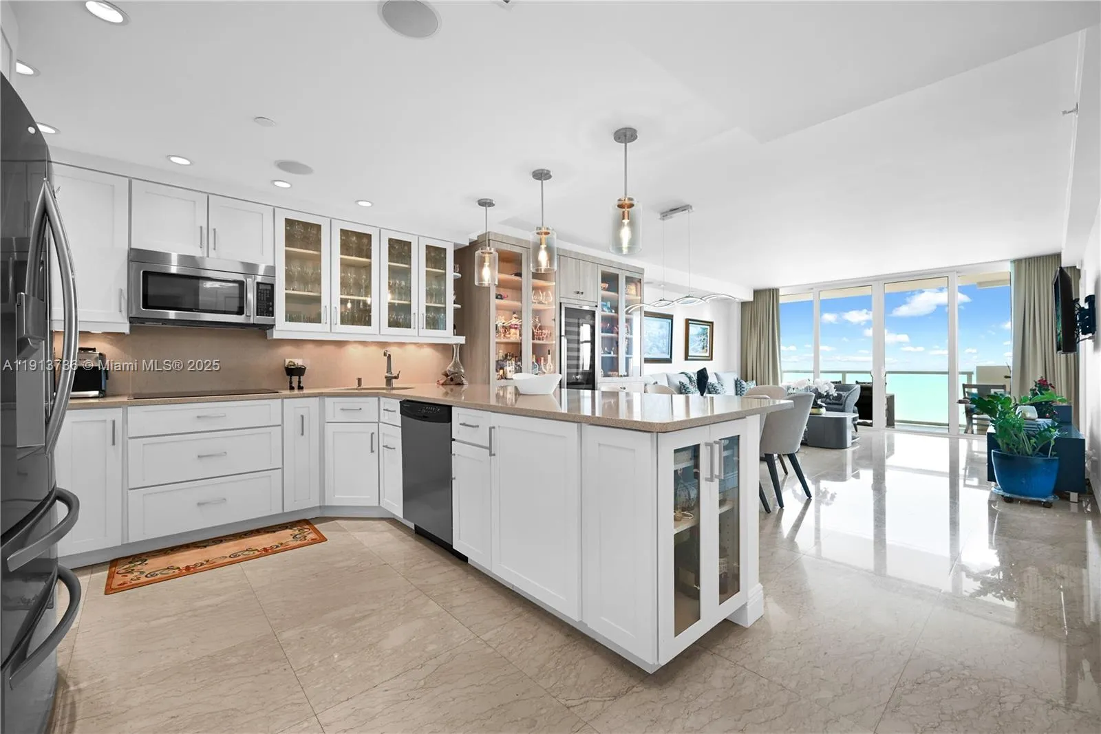 1 bedroom 2 bath for sale at 5601 Collins Ave # 903, Miami Beach FL 33140