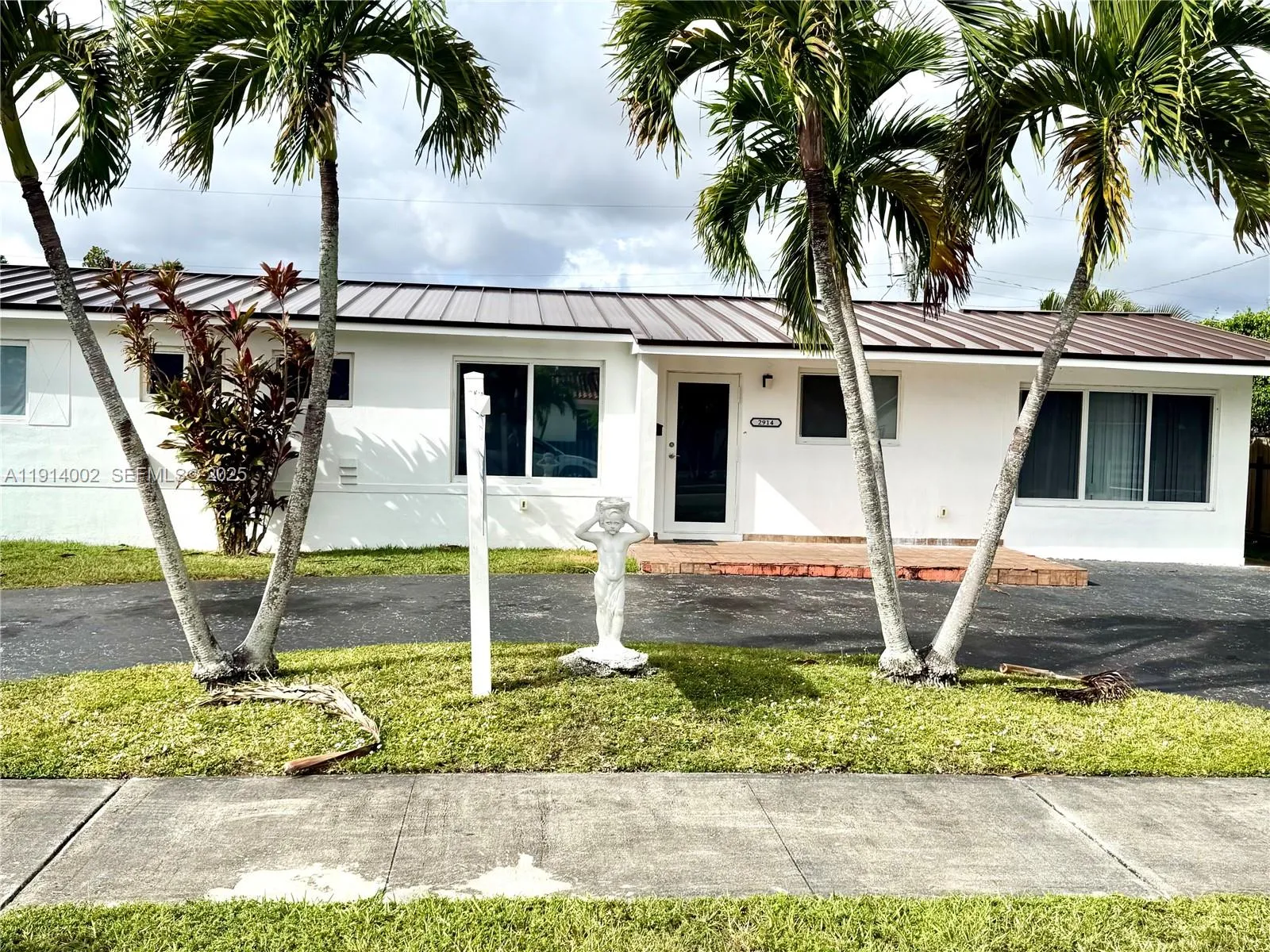 4 bedroom 3 bath for sale at 2914 SW 92nd Ct, Miami FL 33165