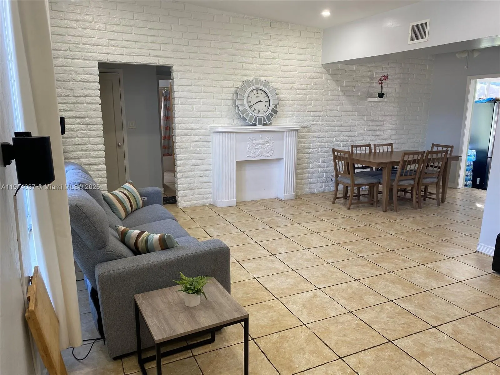 540 NW 111th St, Miami FL 33168