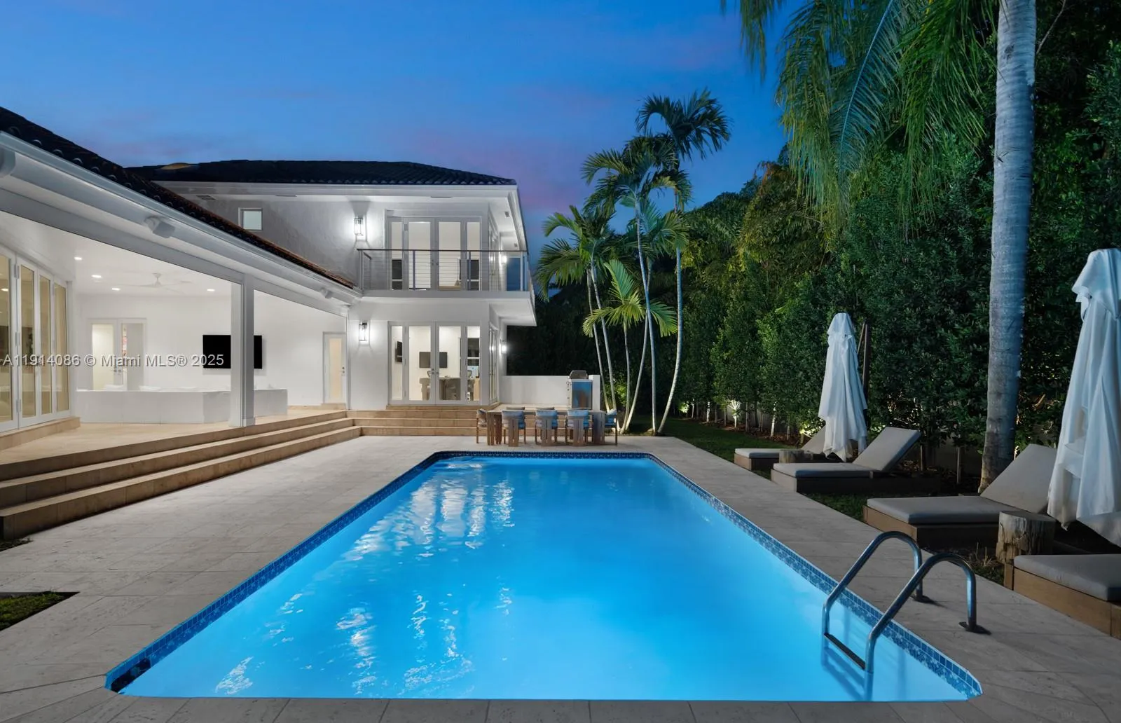 7155 E Lago Dr, Coral Gables FL 33143