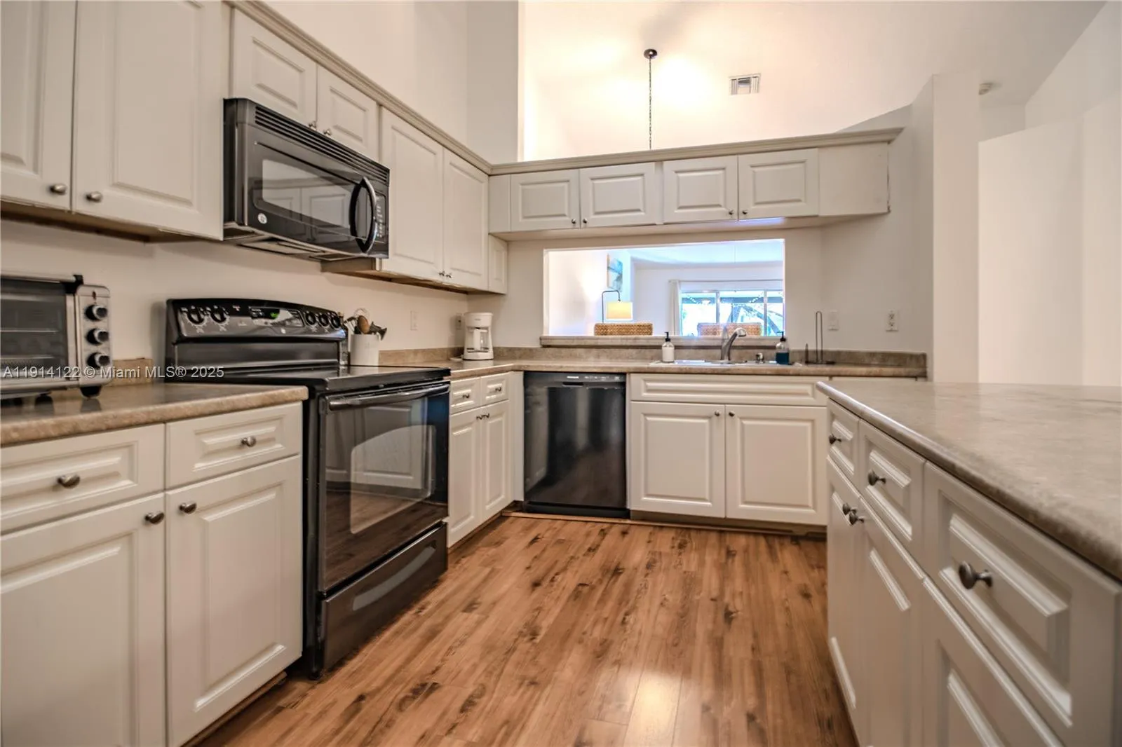 2 bedroom 2 bath for sale at 7652 S Pinewalk Dr S # 139, Margate FL 33063