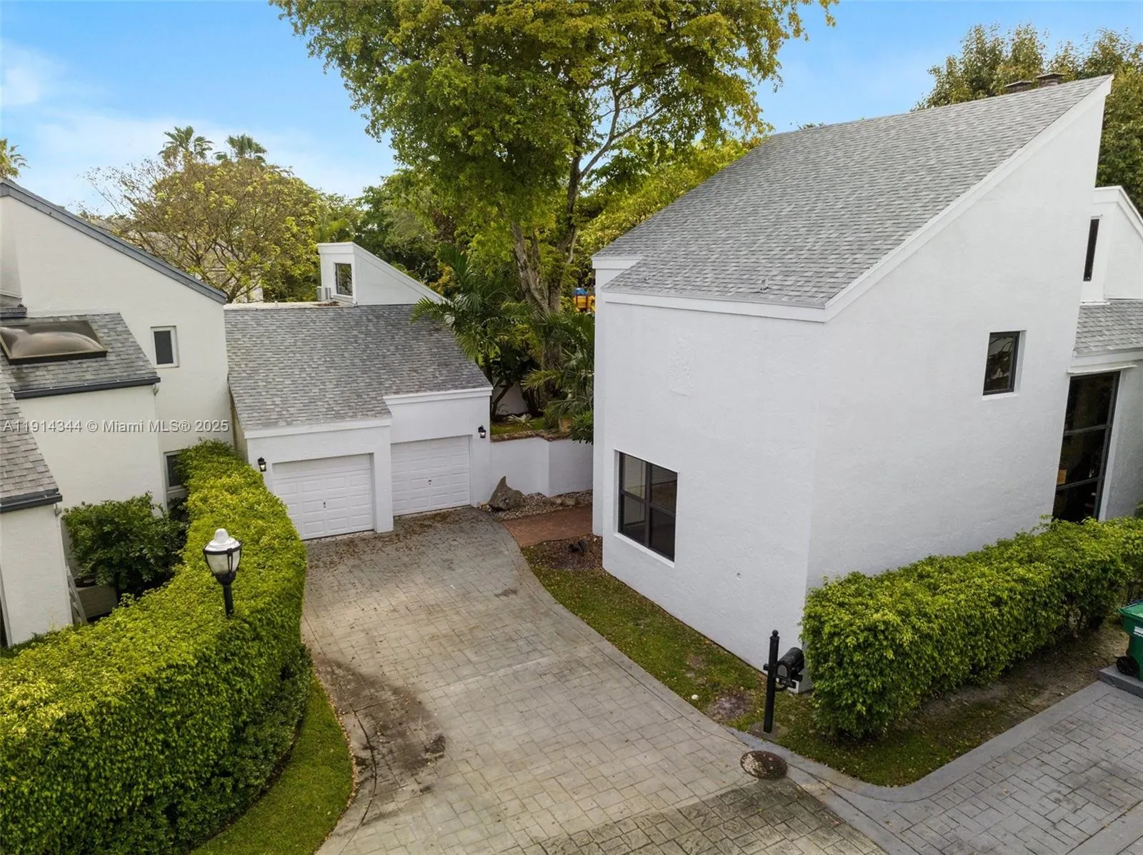 4 bedroom 5 bath for sale at 20215 W Oak Haven Cir, Miami FL 33179