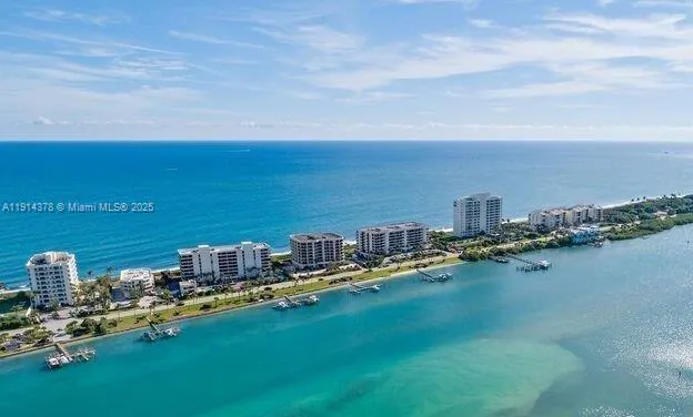 19670 Beach Rd, Tequesta FL 33469