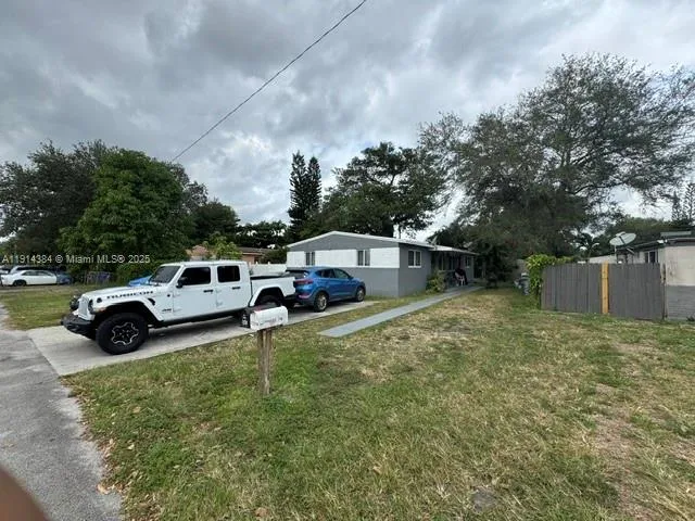 6351 Hayes St, Hollywood FL 33024