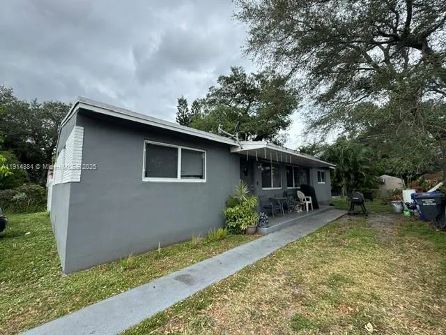 6351 Hayes St, Hollywood FL 33024