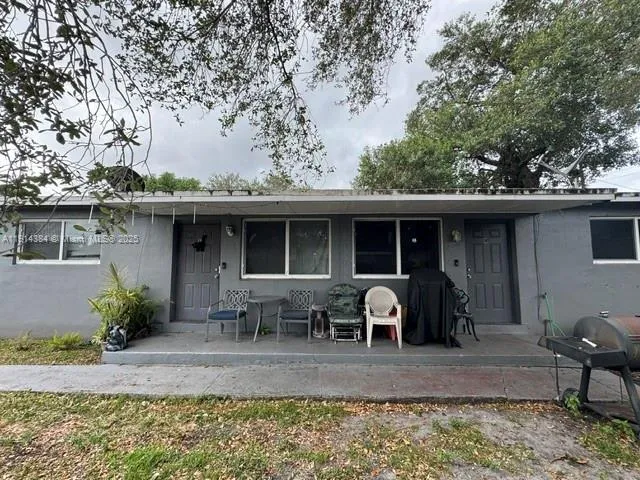 6351 Hayes St, Hollywood FL 33024
