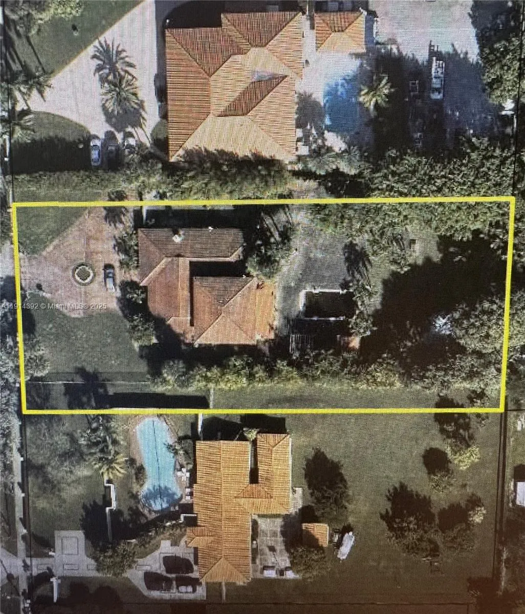 6 bedroom 4 bath for sale at 25 NW 127th Ave, Miami FL 33182