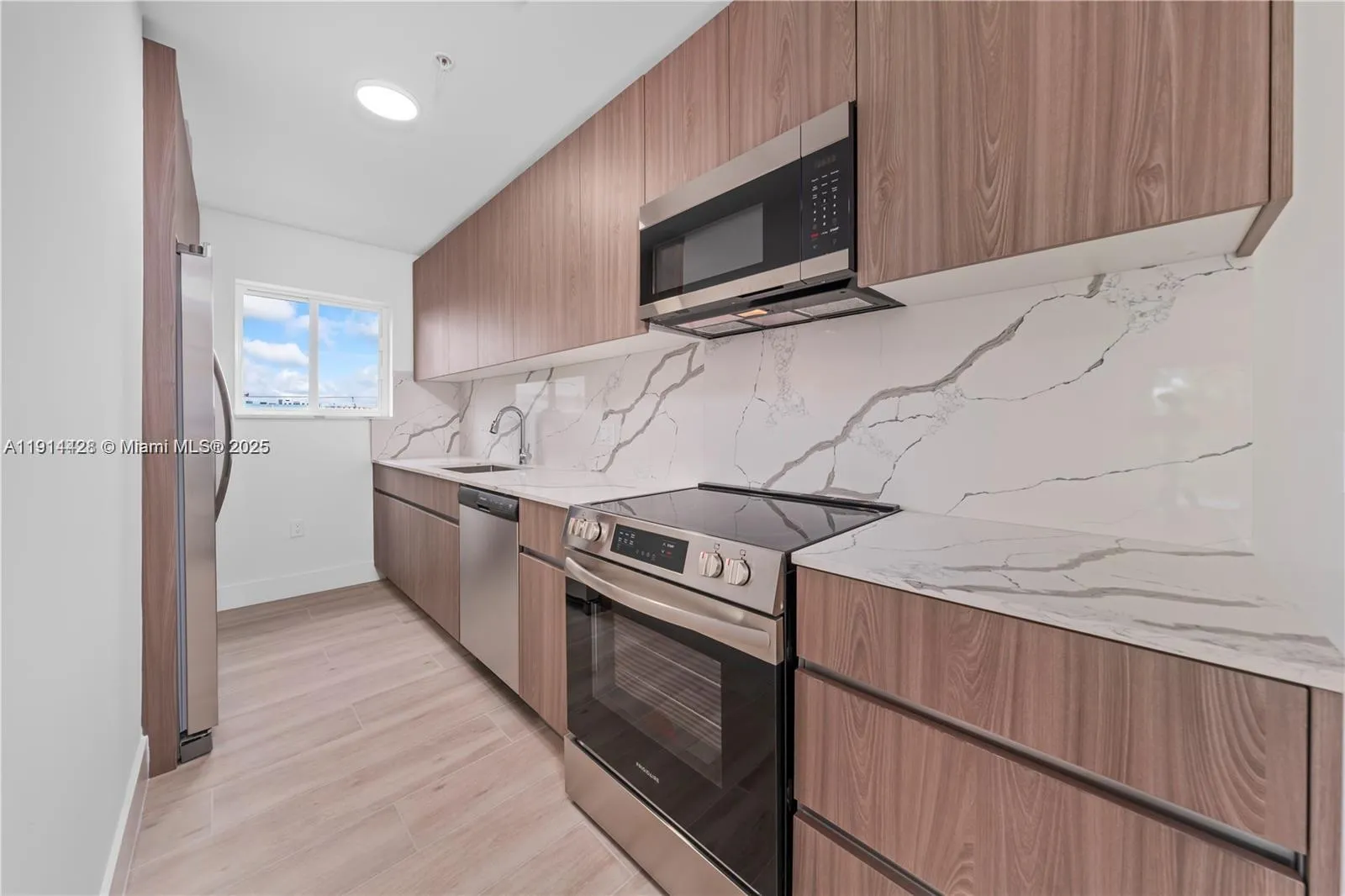 32 NW 14th Ave # 103, Miami FL 33125