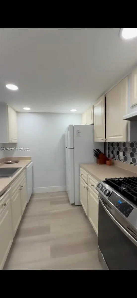 17901 NW 68 Ave # 205, Hialeah FL 33015