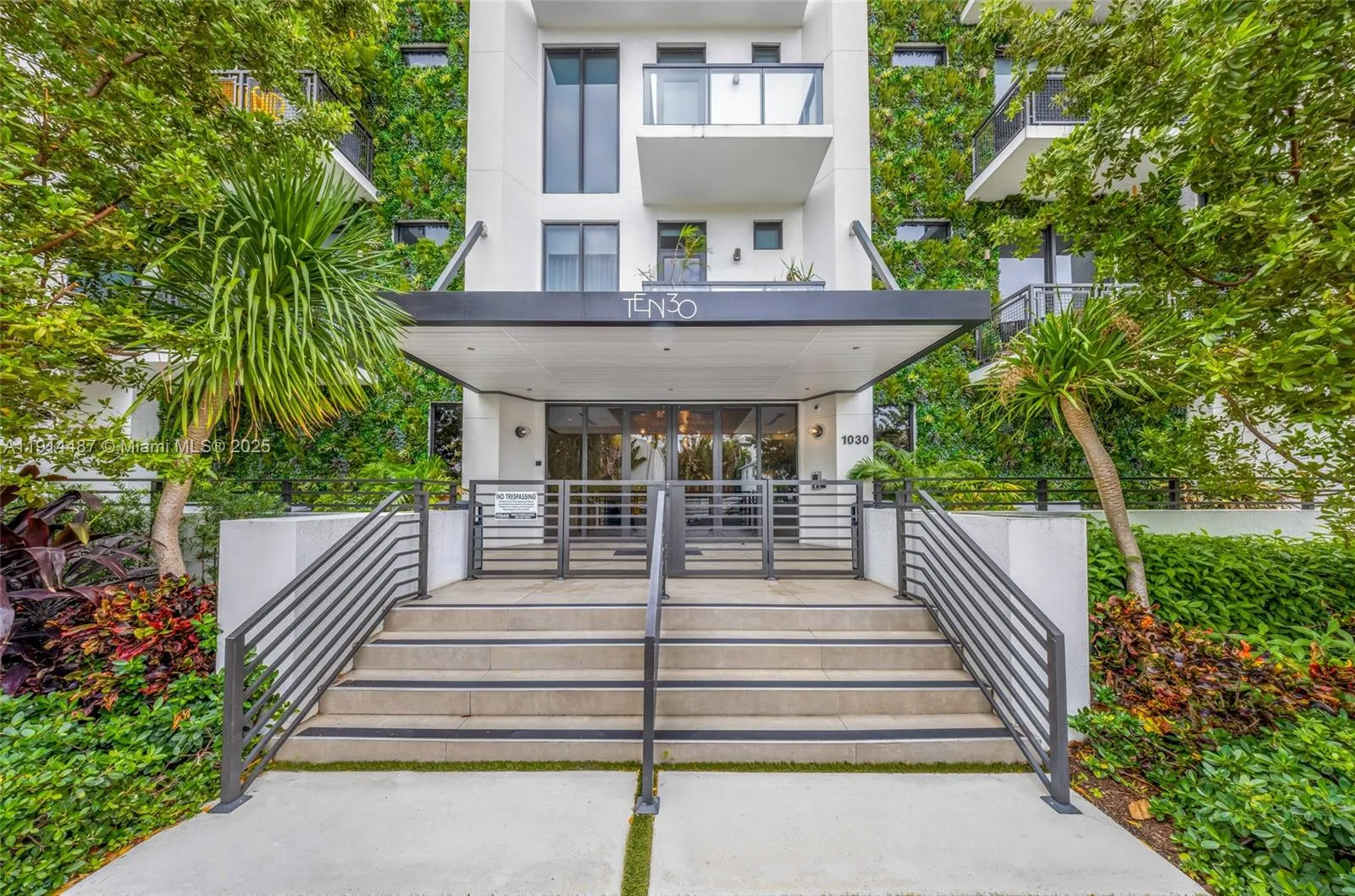 1 bedroom 1 bath for sale at 1030 15th St # 306, Miami Beach FL 33139