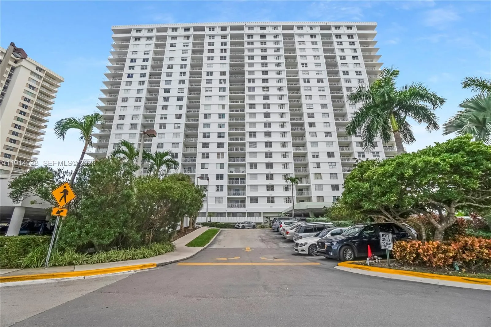 500 Bayview Dr # 125, Sunny Isles Beach FL 33160