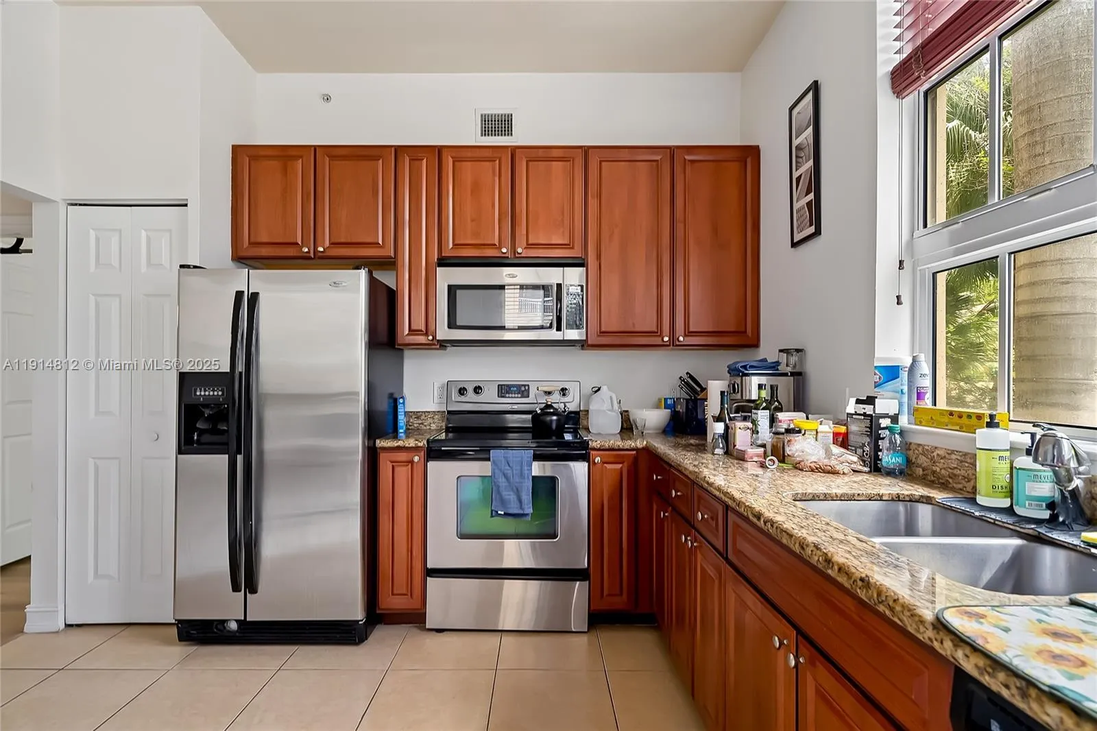 2 bedroom 2 bath for sale at 3001 NE 185th St # 135, Aventura FL 33180