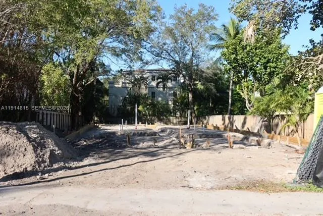 207 NE 17th Ave, Fort Lauderdale FL 33301