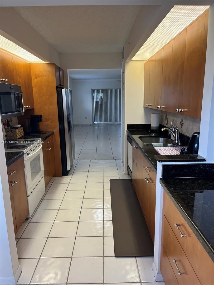1301 SW 142nd Ave # 301H, Pembroke Pines FL 33027