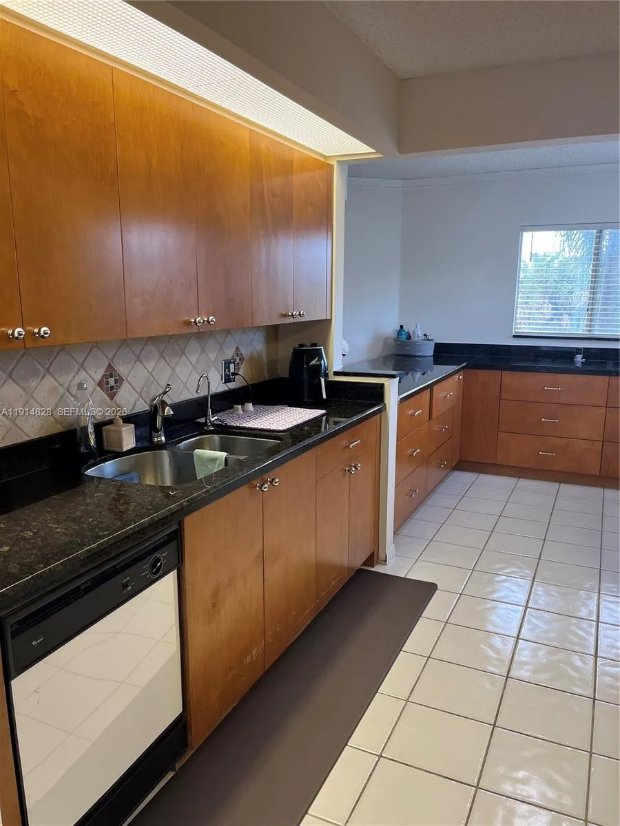 1301 SW 142nd Ave # 301H, Pembroke Pines FL 33027