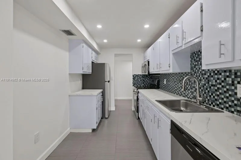 2 bedroom 2 bath for sale at 4174 Inverrary Dr # 902, Lauderhill FL 33319