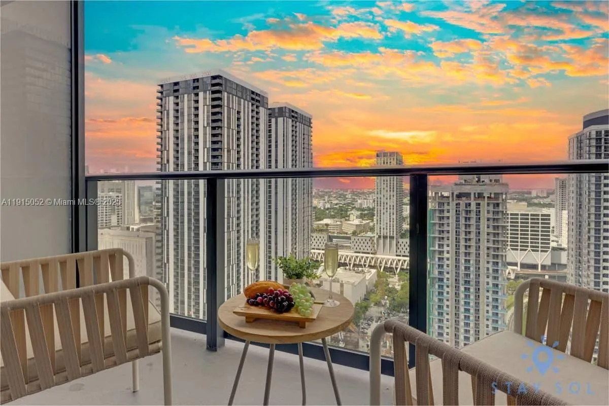 1 bedroom 1 bath for sale at 159 NE 6th St # 3004, Miami FL 33132