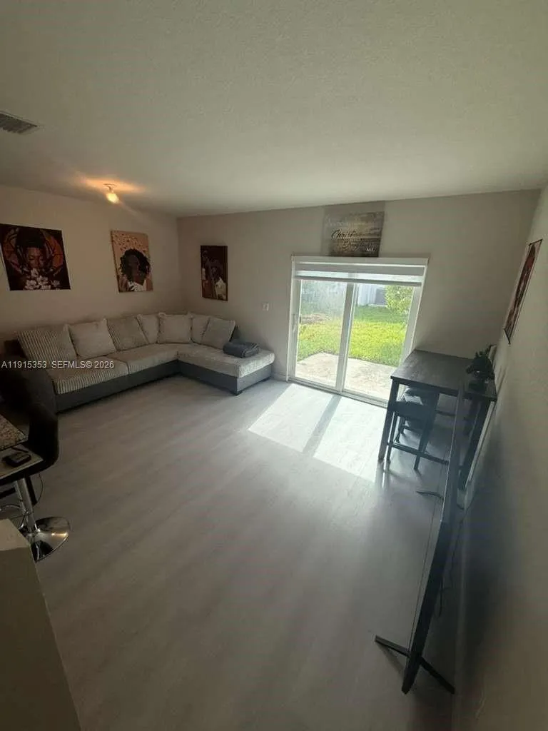 1037 NW 5th St, Florida City FL 33034
