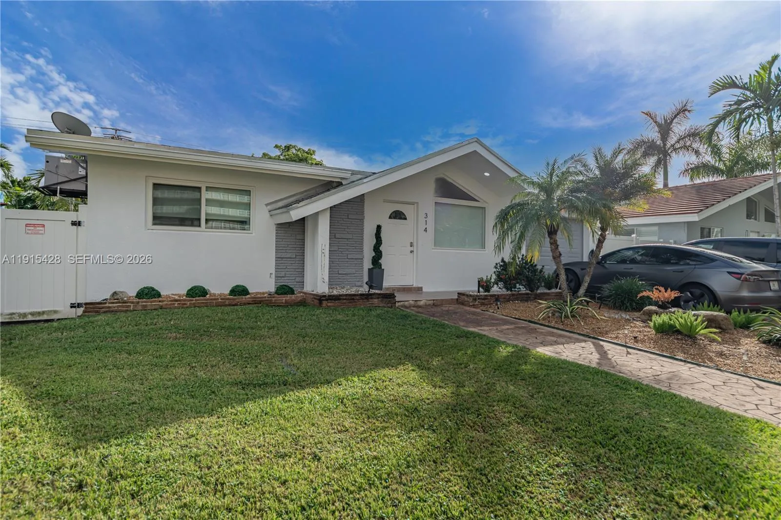 3 bedroom 3 bath for sale at 314 SE 3rd St, Dania Beach FL 33004
