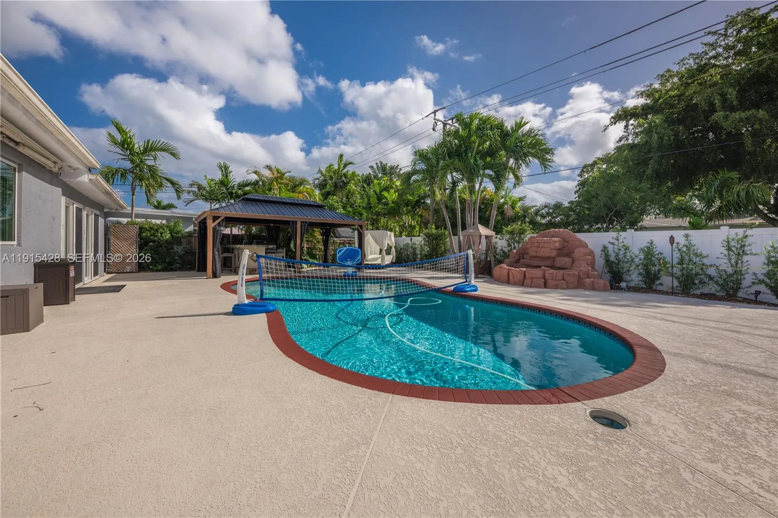 314 SE 3rd St, Dania Beach FL 33004