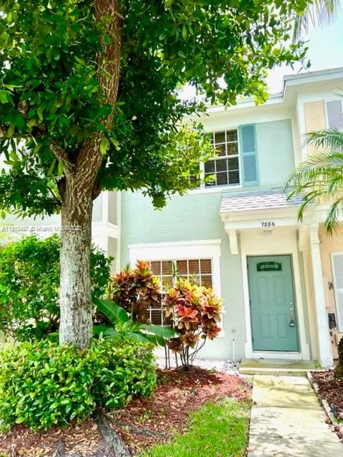 2 bedroom 2 bath for sale at 7886 Dixie Beach Cir # 7886, Tamarac FL 33321