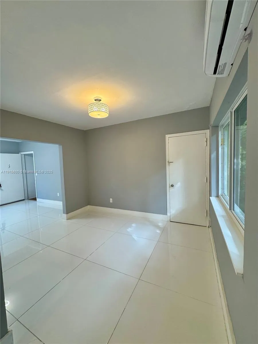 300 Mendoza Ave # 3, Coral Gables FL 33134