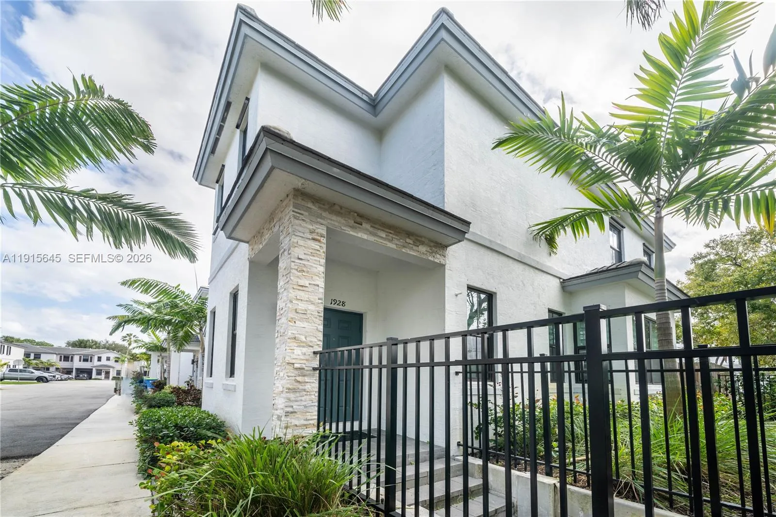 1928 SW 5th Blvd, Fort Lauderdale FL 33312