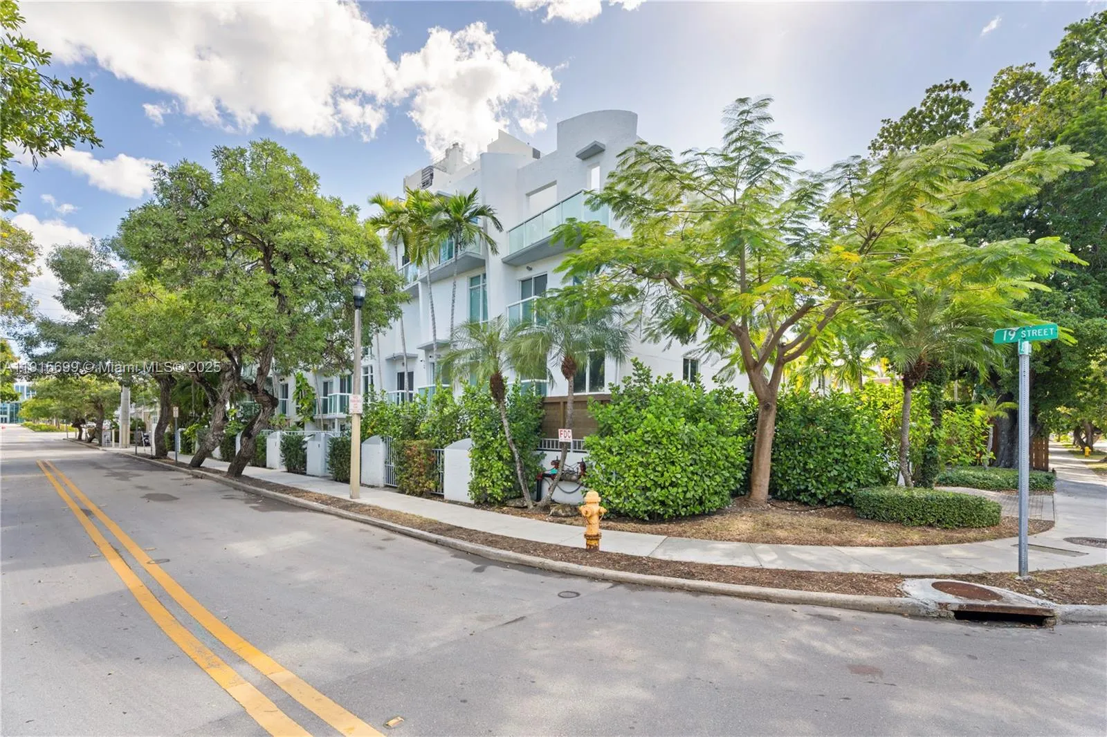 3 bedroom 3 bath for sale at 1853 Jefferson Ave # 6, Miami Beach FL 33139