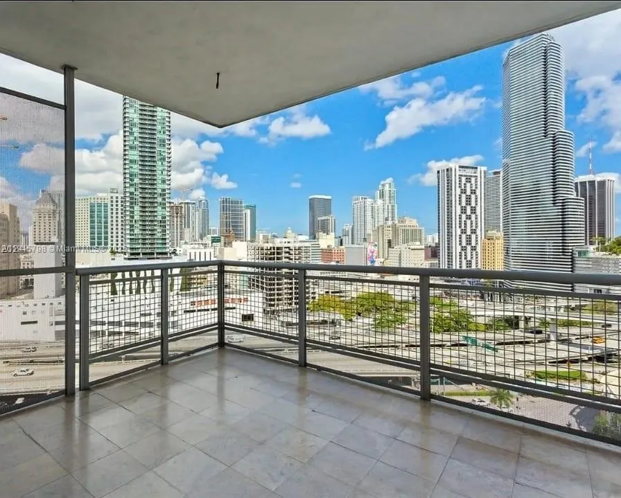 1 bedroom 1 bath for sale at 350 S Miami Ave # 1709, Miami FL 33130