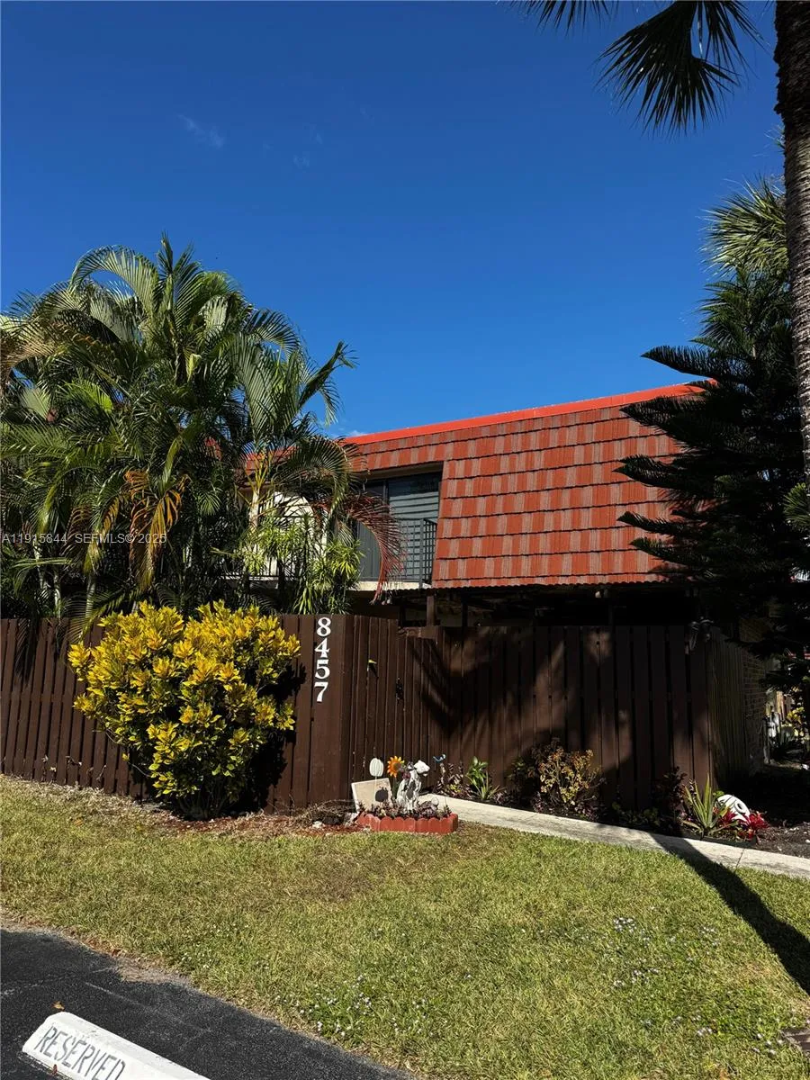 8457 Boca Rio Dr, Boca Raton FL 33433
