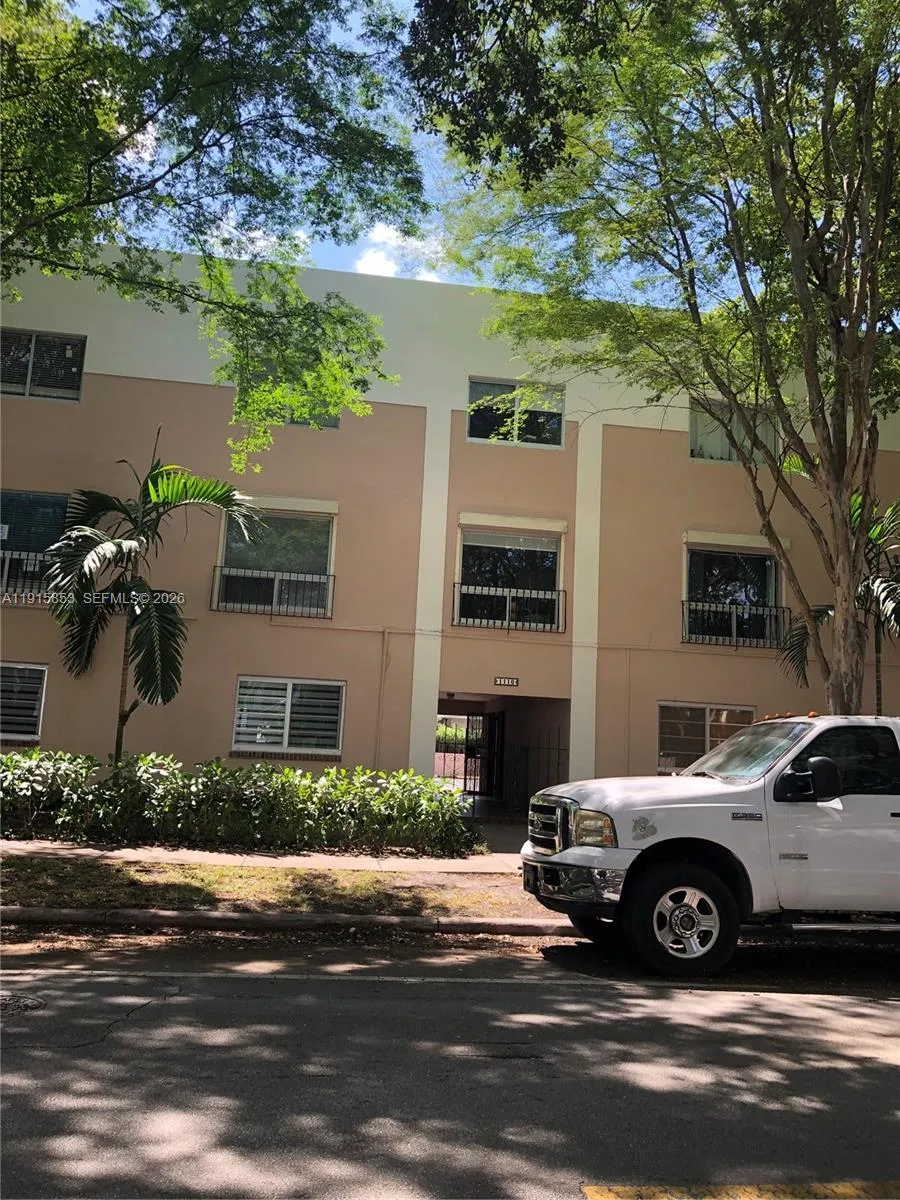 2 bedroom 1 bath for rent at 1110 Salzedo St # 2D, Coral Gables FL 33134