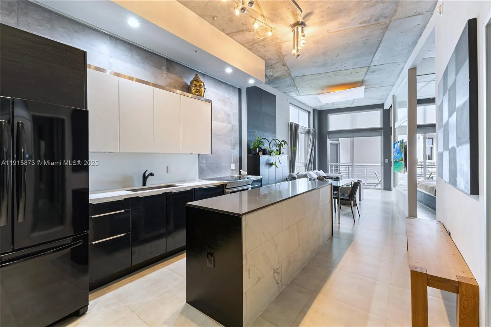 1 bedroom 1 bath for sale at 2001 Meridian Ave # 515, Miami Beach FL 33139