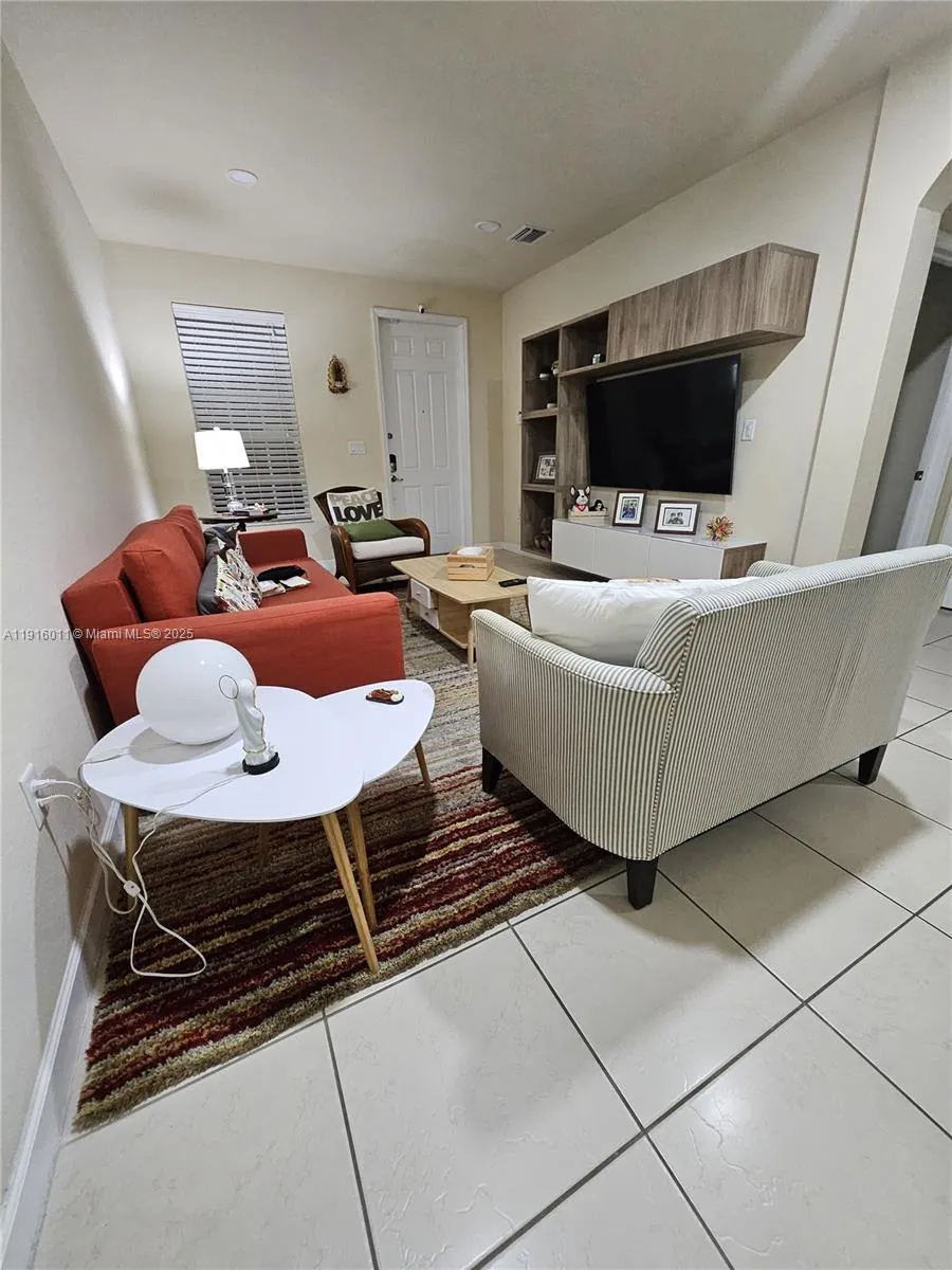 9572 SW 169th Pl, Miami FL 33196