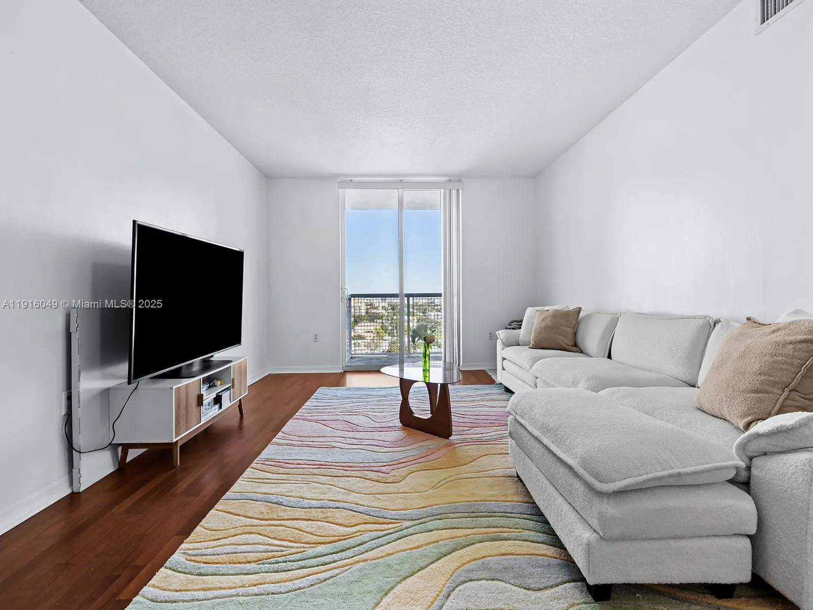 2 bedroom 2 bath for sale at 900 SW 8th St # 1208, Miami FL 33130