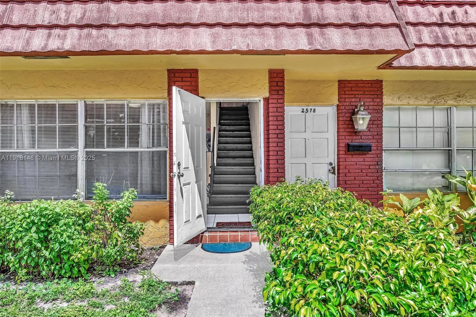 2 bedroom 1 bath for sale at 2580 NW 52nd Ave # C16, Lauderhill FL 33313