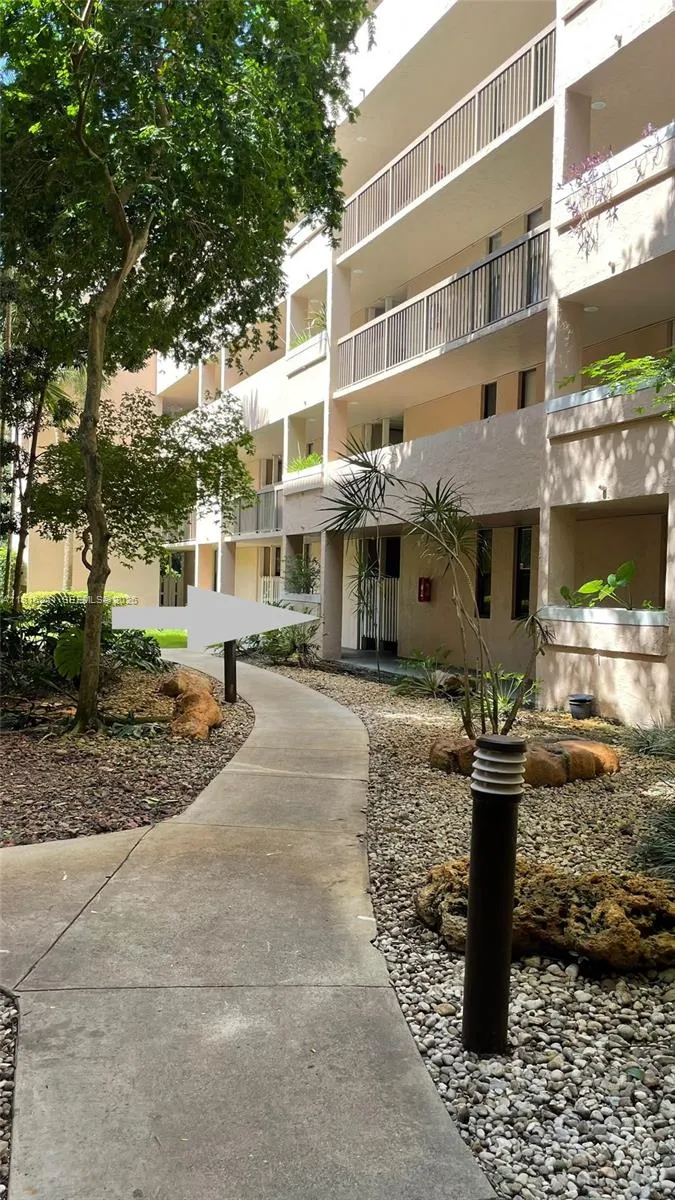 6800 Cypress Road # 103, Plantation FL 33317