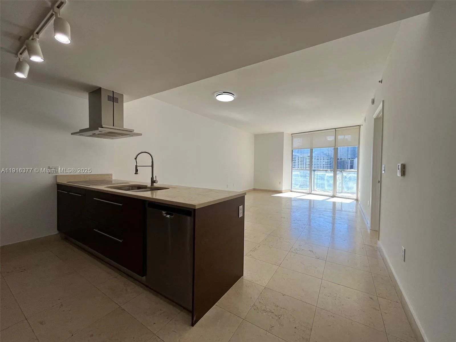 1 bedroom 1 bath for sale at 495 Brickell Ave # 1207, Miami FL 33131